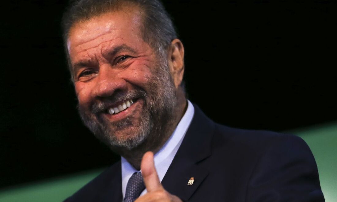 Carlos Lupi anuncia pente-fino em benefícos