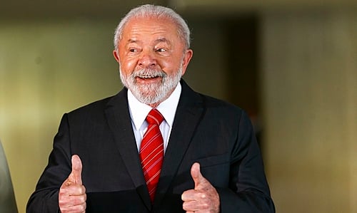 Universidade francesa cita vitória contra extremismo para dar título a Lula