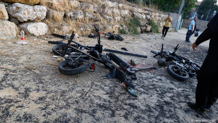 Israel promete atacar o Hezbollah após foguete matar 12 em campo de futebol