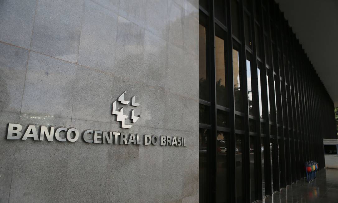 Mercado financeiro estima inflação de 4,99% em 2025, diz BC