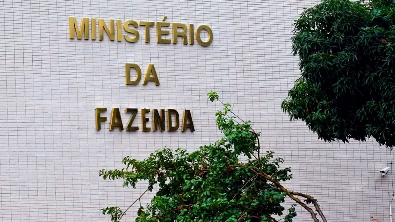 Equipe econômica oficializará o congelamento de R$ 15 bi nesta segunda-feira (22)