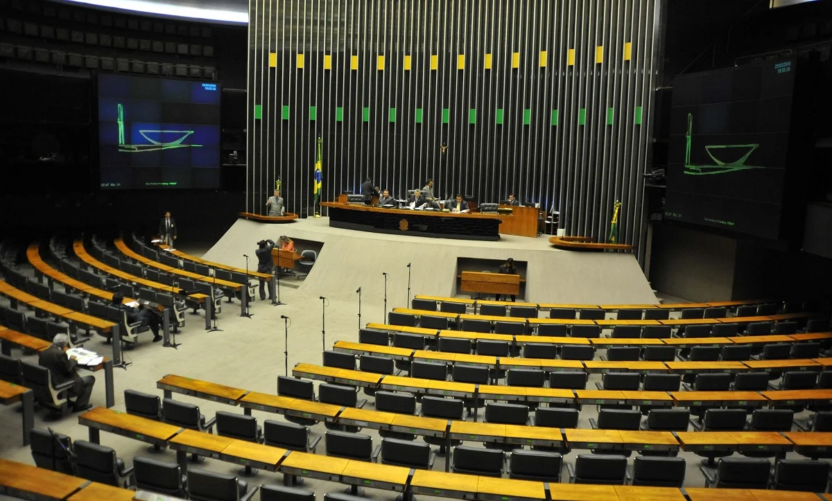 Câmara discute projeto que muda quantidade de deputados de cada estado nas eleições