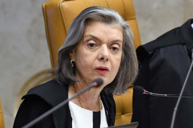 Cármen defende Moraes das crítica