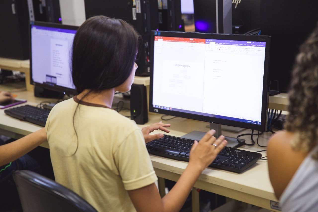 Programa irá oferecer qualificação profissional para 15 mil jovens