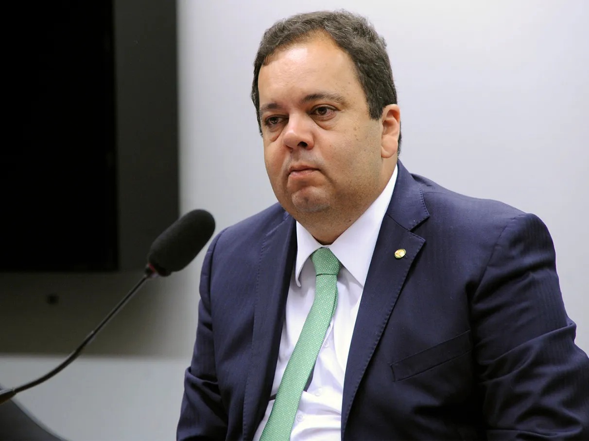 Elmar aceita retirar candidatura na Câmara, mas só após negociação do União com Motta