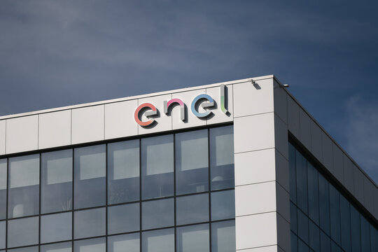 Enel consegue suspensão de R$ 349 milhões em multas na Justiça