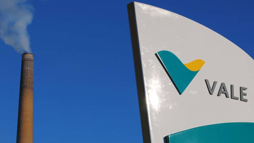 Vale cumpre metas, reduz pressões e projeções sobem; ação VALE3 valoriza