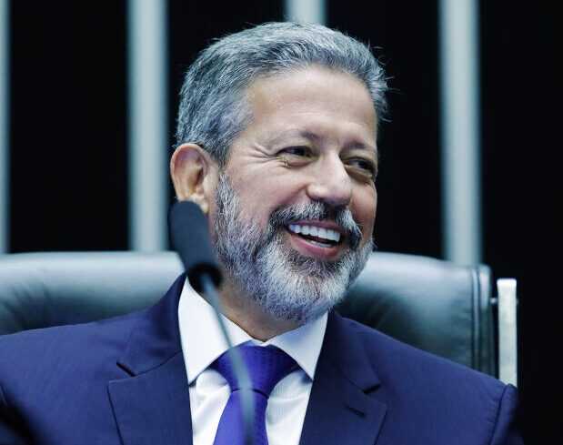 Câmara responde Dino e nega manobra para liberação de emendas