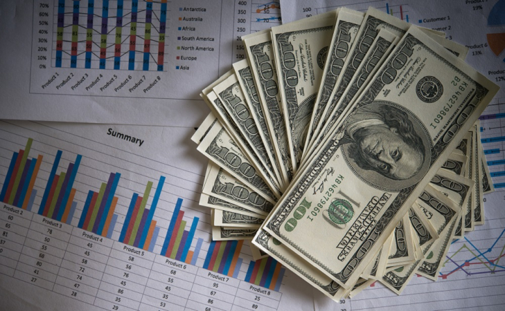 Dólar tem sessão de volatilidade após nova retaliação da China em tarifas; Bolsa sobe