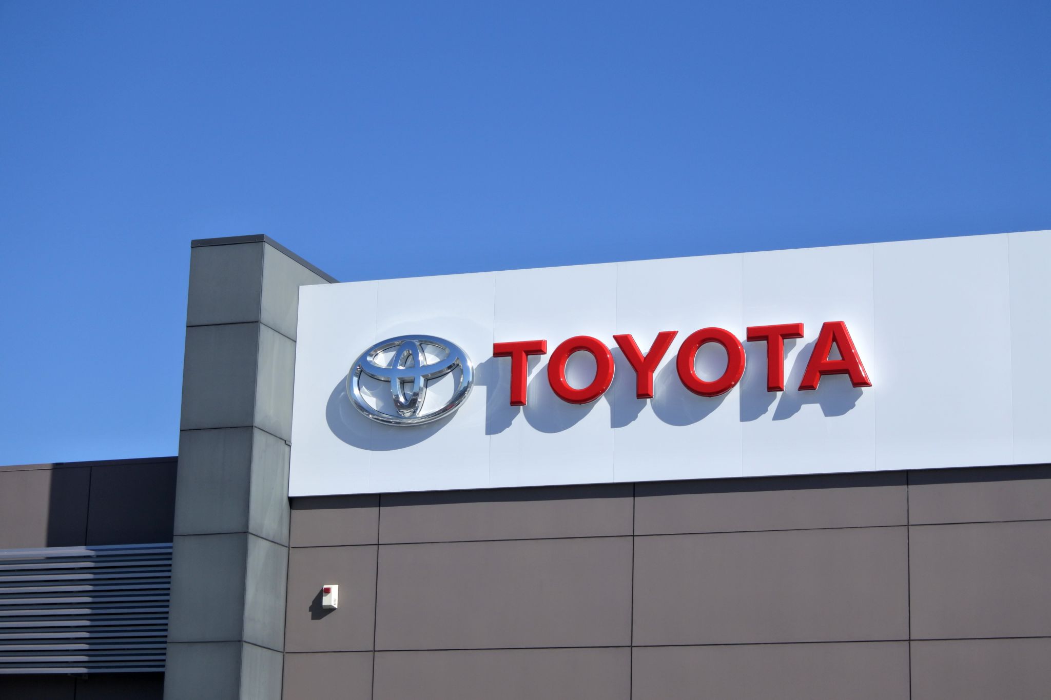 Toyota aumenta produção na China e muda estratégia para competir no mercado local