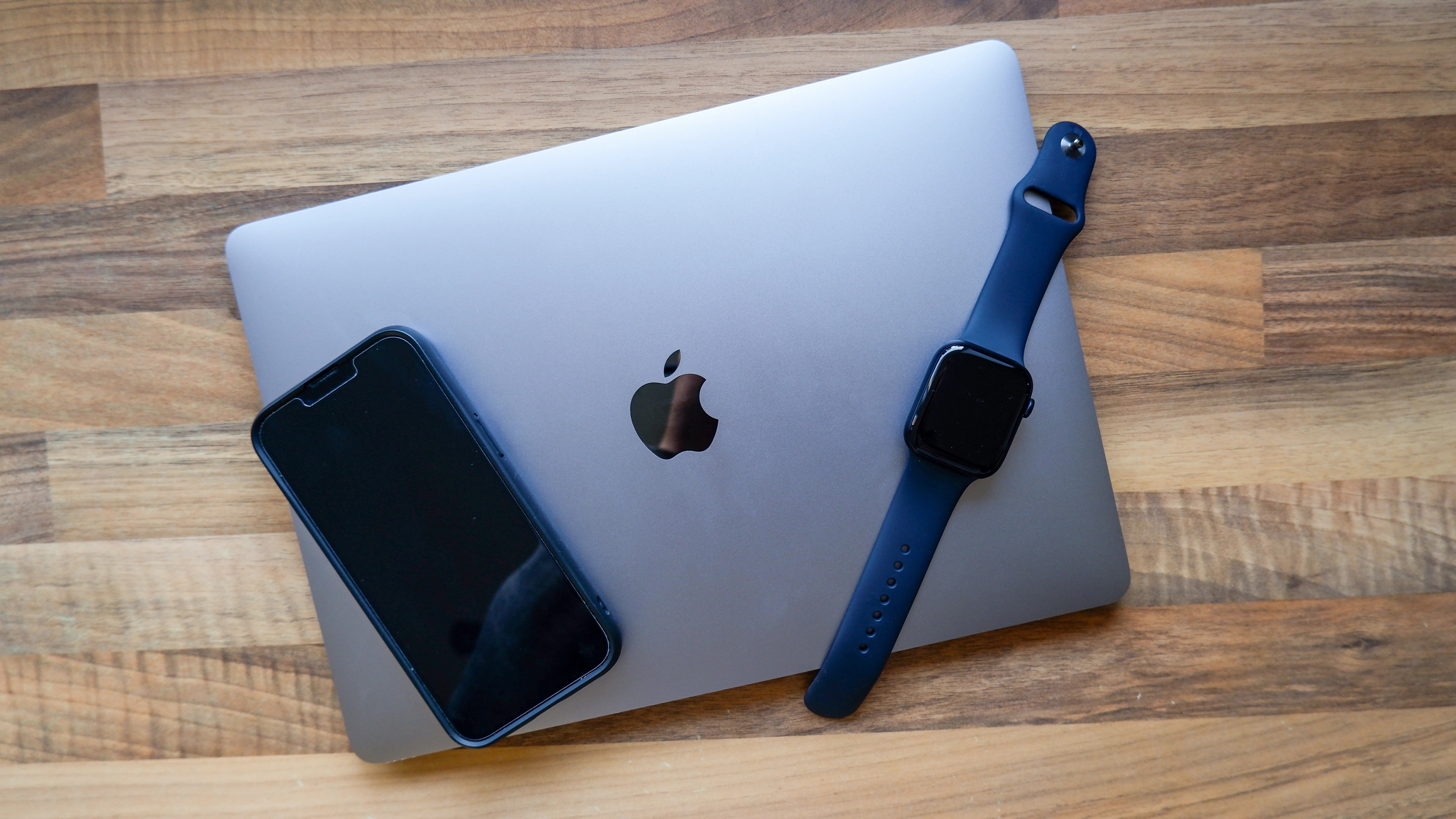 Novo leilão da Receita Federal em BH conta com MacBooks e Apple Watch