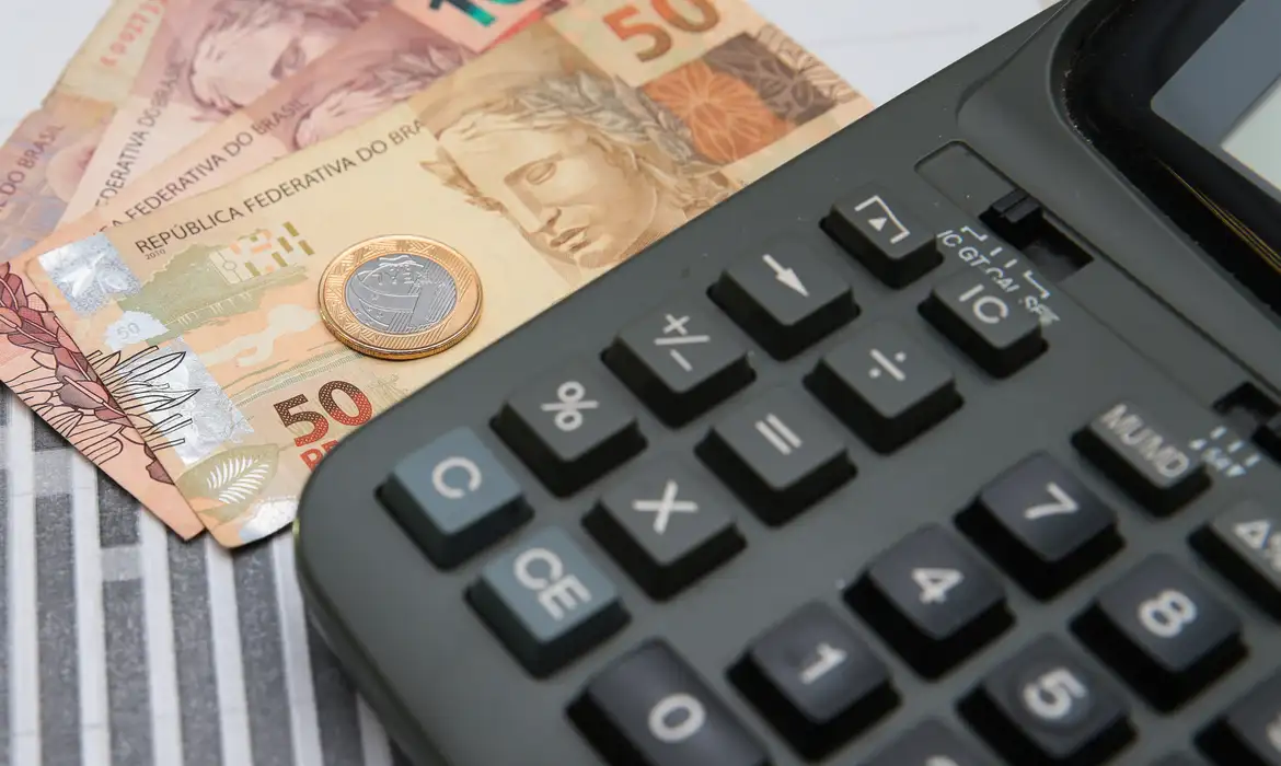 Seis iniciativas podem reduzir o Custo Brasil em R$ 530 bilhões até 2035, avalia instituição