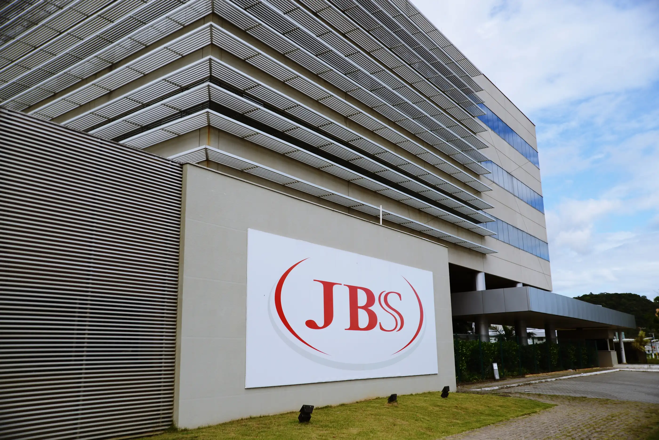 JBS (JBSS3): Eleição de Trump pode dificultar listagem em NY? Analistas enxergam outros obstáculos no processo