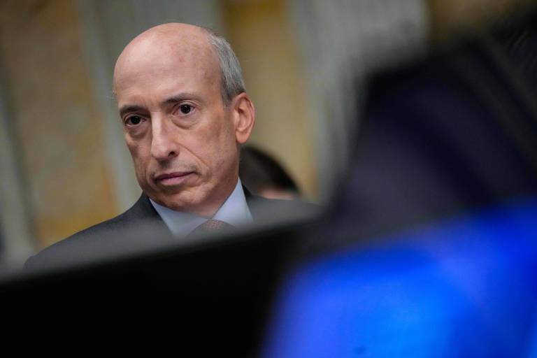 Na mira de Trump, presidente de reguladora do mercado de capitais nos EUA renuncia ao cargo