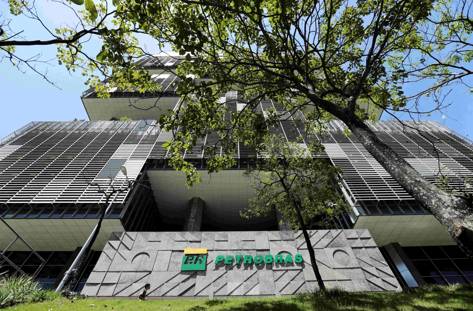 Petrobras: dividendos extraordinários de volta e mais está por vir; ação sobe até 3%