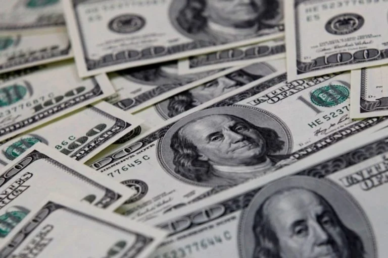 Com forte saída de dólares, BC deve continuar a atuar no mercado de câmbio nos próximos dias