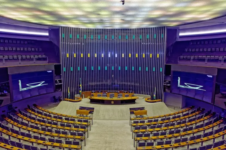 Câmara pode votar hoje projetos sobre segurança pública; veja o que está na pauta