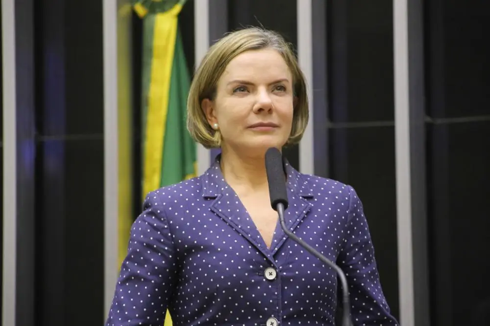 Gleisi pede nova política monetária com instrumentos “que não se curvem a chantagens”