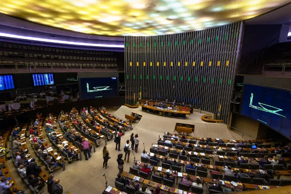 Câmara aprova texto-base do primeiro projeto do pacote de corte de gastos