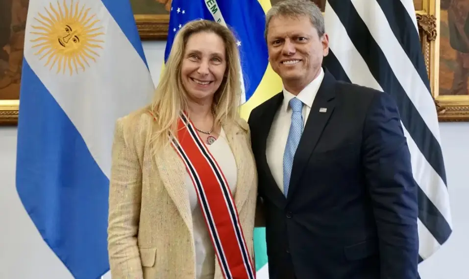 Tarcísio dá maior honraria do estado de SP à irmã de Milei