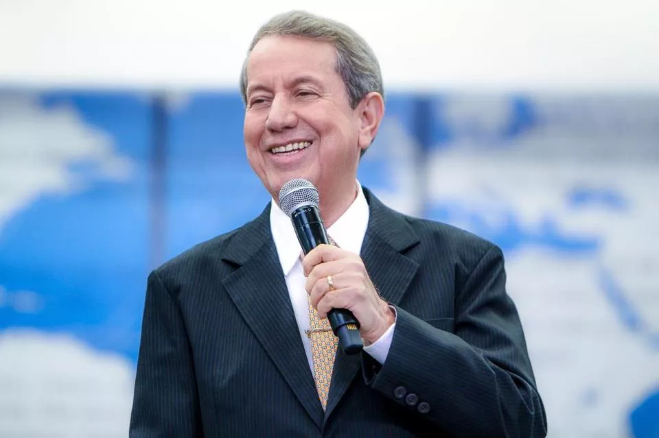 R.R. Soares usa horário comprado na Band para espalhar notícia falsa sobre Pix