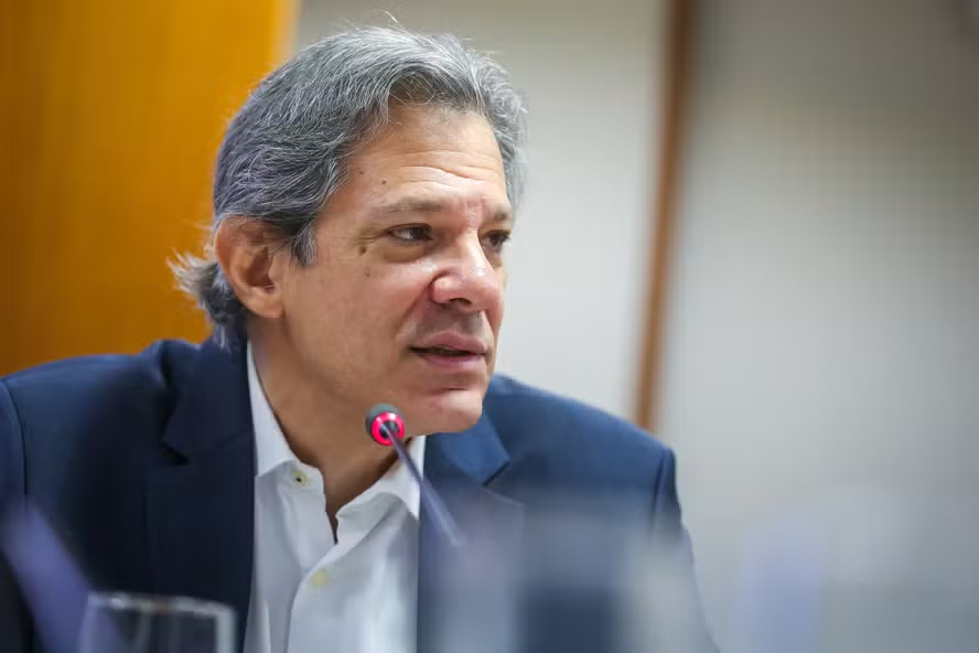 Fazenda considera manter isenção do IR em dois salários mínimos no Orçamento de 2025, diz Haddad