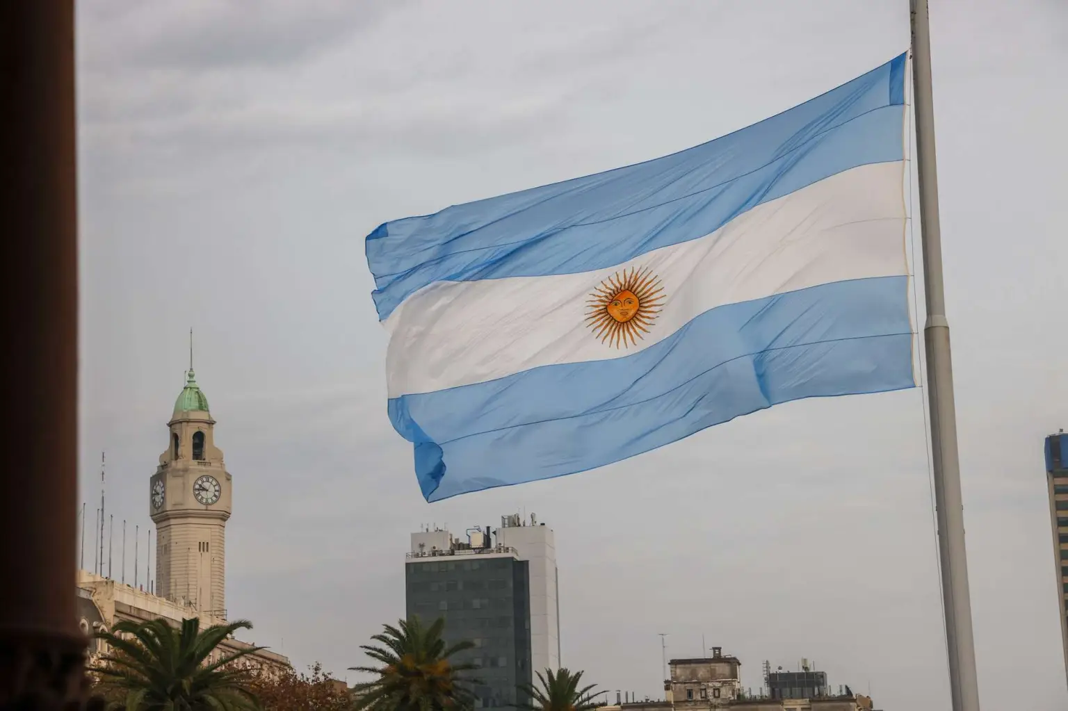 Argentina anuncia desvalorização mais lenta do peso ao projetar queda da inflação
