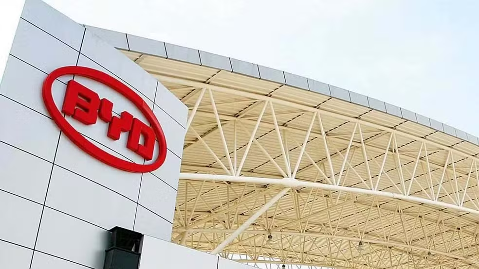 BYD muda instalações de trabalhadores em obra na Bahia após denúncias