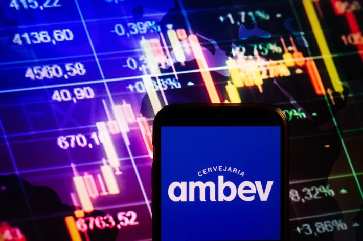 Irmãos Batista no ramo de cervejas? Veja possível impacto para Ambev (ABEV3), segundo BTG Pactual