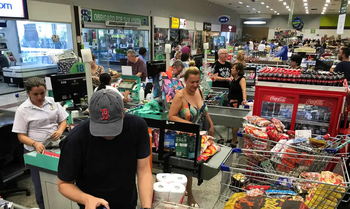 Dieese: cesta básica fica mais cara em 14 capitais no mês de fevereiro