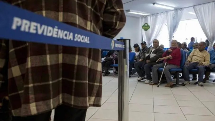 Aposentadorias do INSS sofrem reajuste: como fica o desconto no contracheque