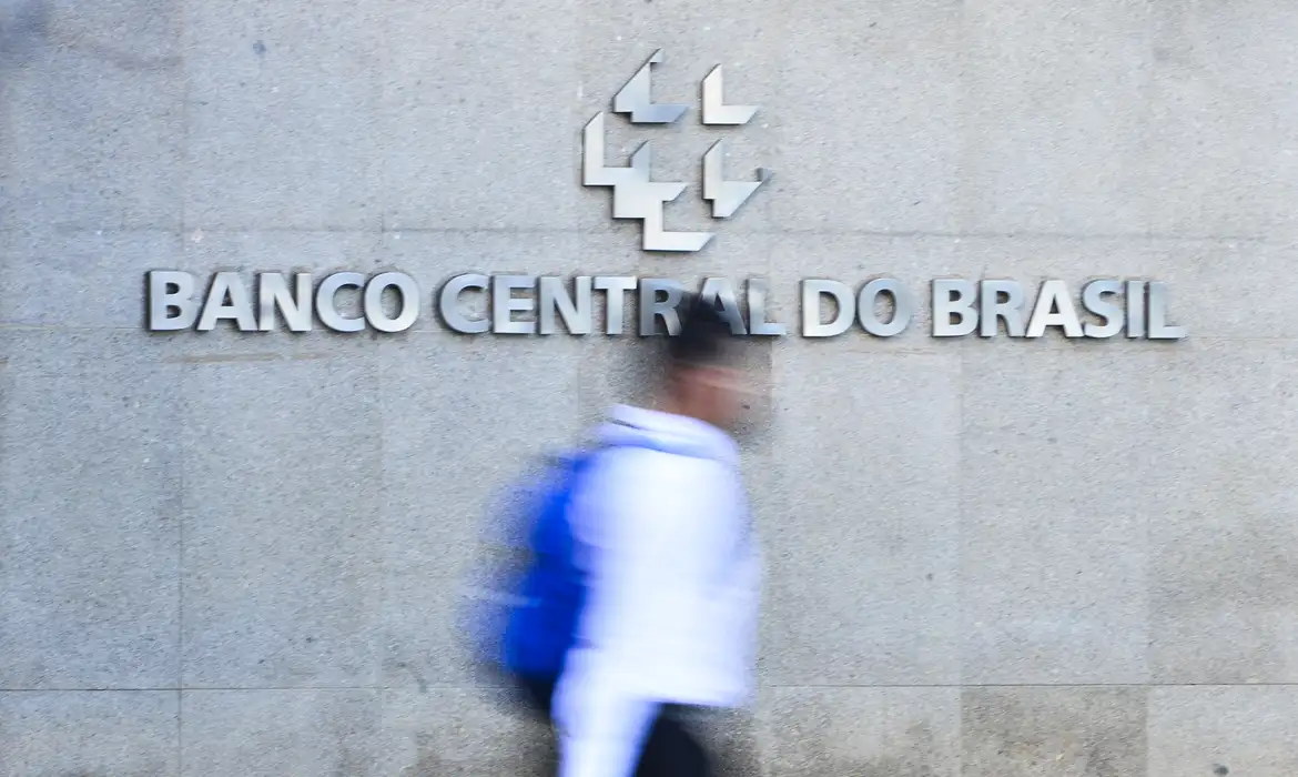 Mercado financeiro projeta inflação de 5,68% em 2025