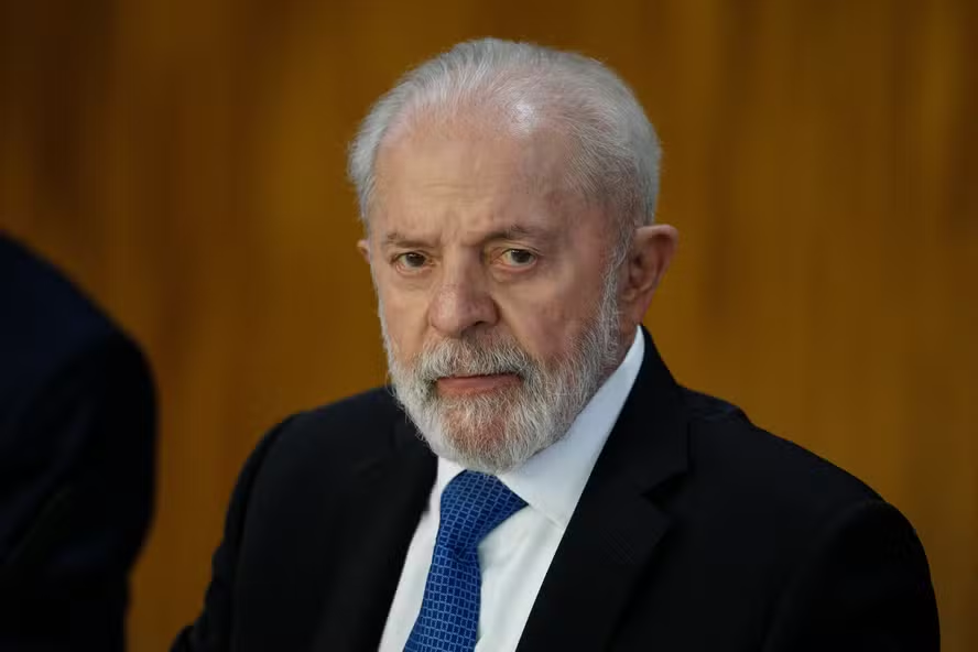 Jovens estão insatisfeitos com a economia sob Lula III e desaprovação vai a 71%, diz datafolha