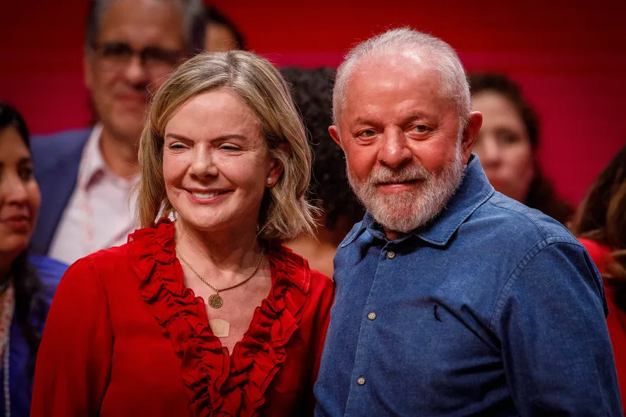 Lula escolhe Gleisi para articulação política