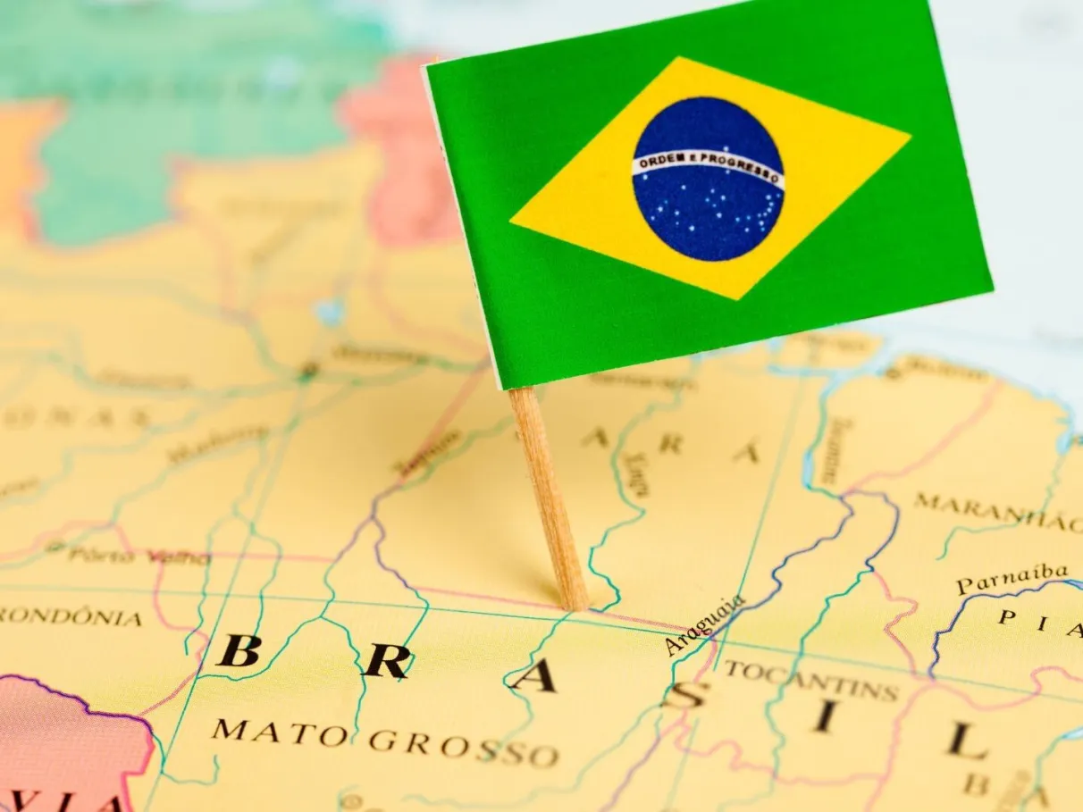 Brasil sobe 8 posições no ranking de felicidade mundial da ONU em 2025