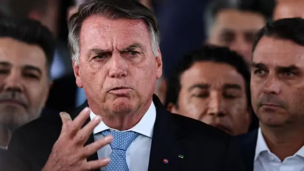 Imprensa internacional repercute julgamento de Bolsonaro e impacto político no Brasil