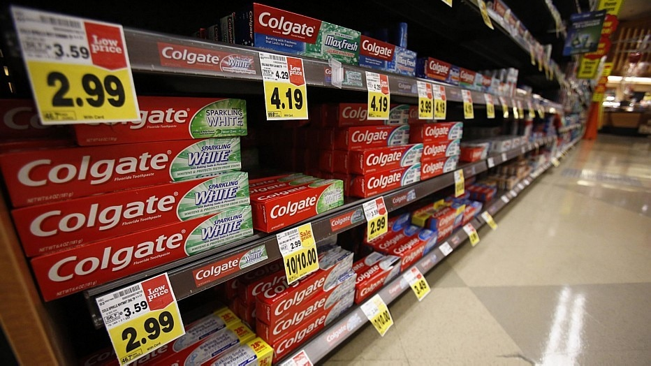 Anvisa interdita creme dental da Colgate após clientes relatarem reações ao usá-lo