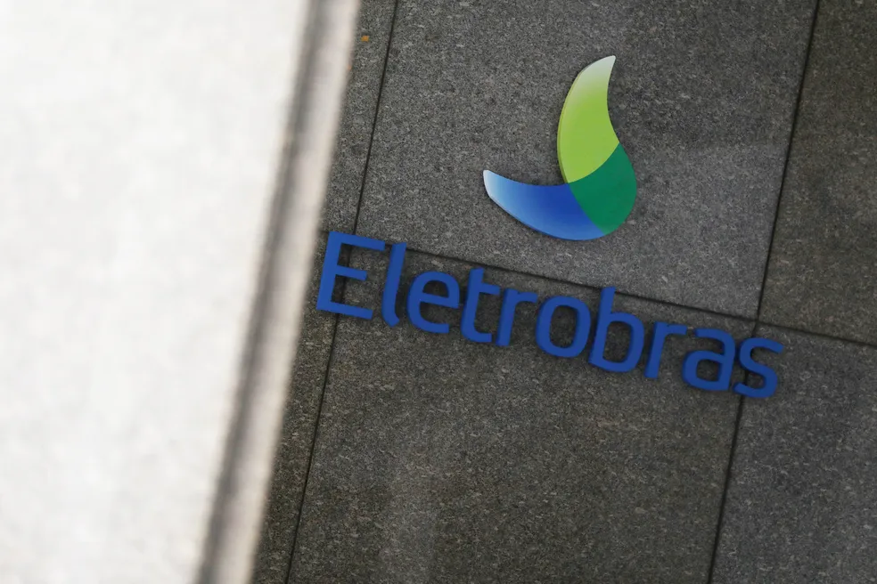 União e Eletrobras formalizam acordo que amplia influência do governo no Conselho de Administração da empresa
