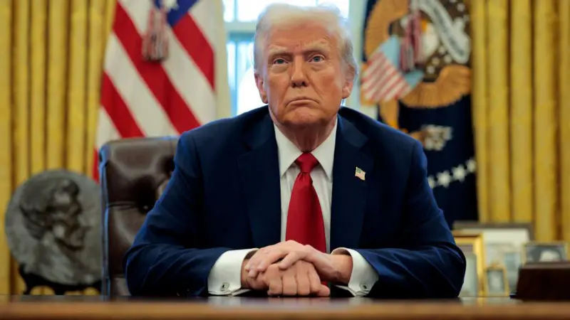 Oposição acusa Trump de manipular mercado antes de suspender tarifas.