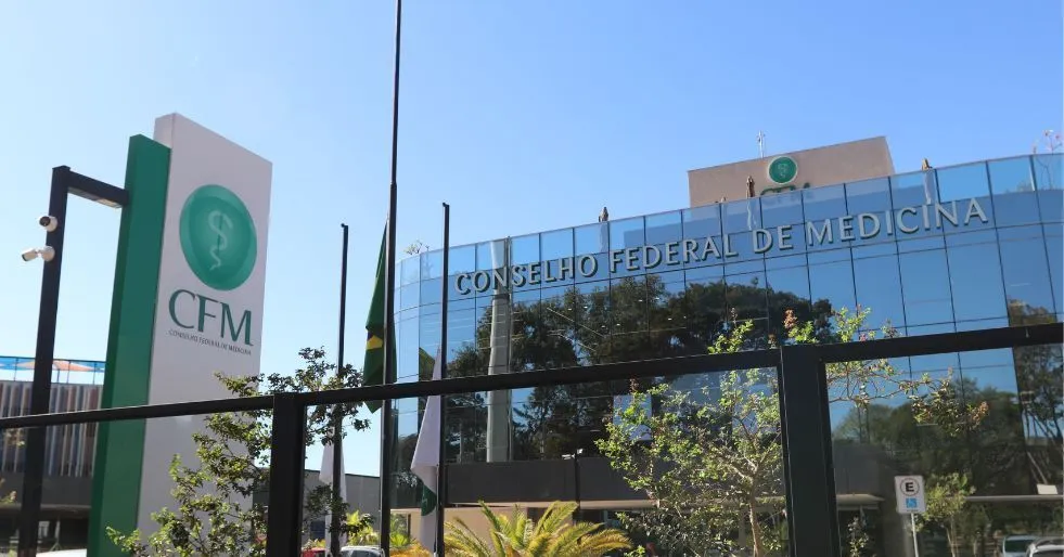 Entenda por que médicos não querem que farmacêuticos receitem remédios