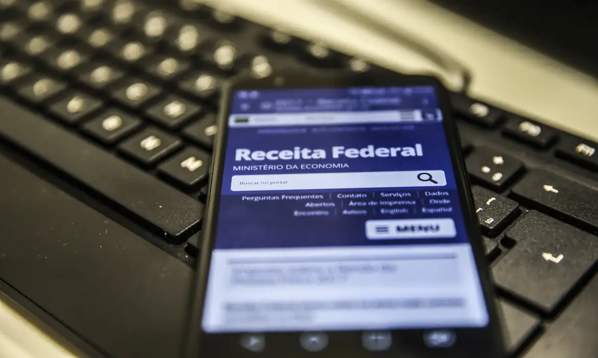 Ainda dá tempo de conseguir prioridade na restituição do IR 2025, mas não por muito