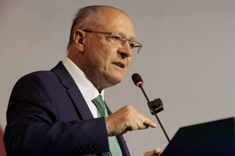 Governo avalia pedido para antecipar aumento de imposto para carros elétricos, diz Alckmin