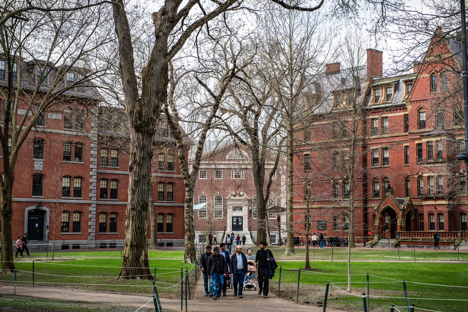 EUA cancelam bolsas de mais de US$ 2,7 milhões para Harvard