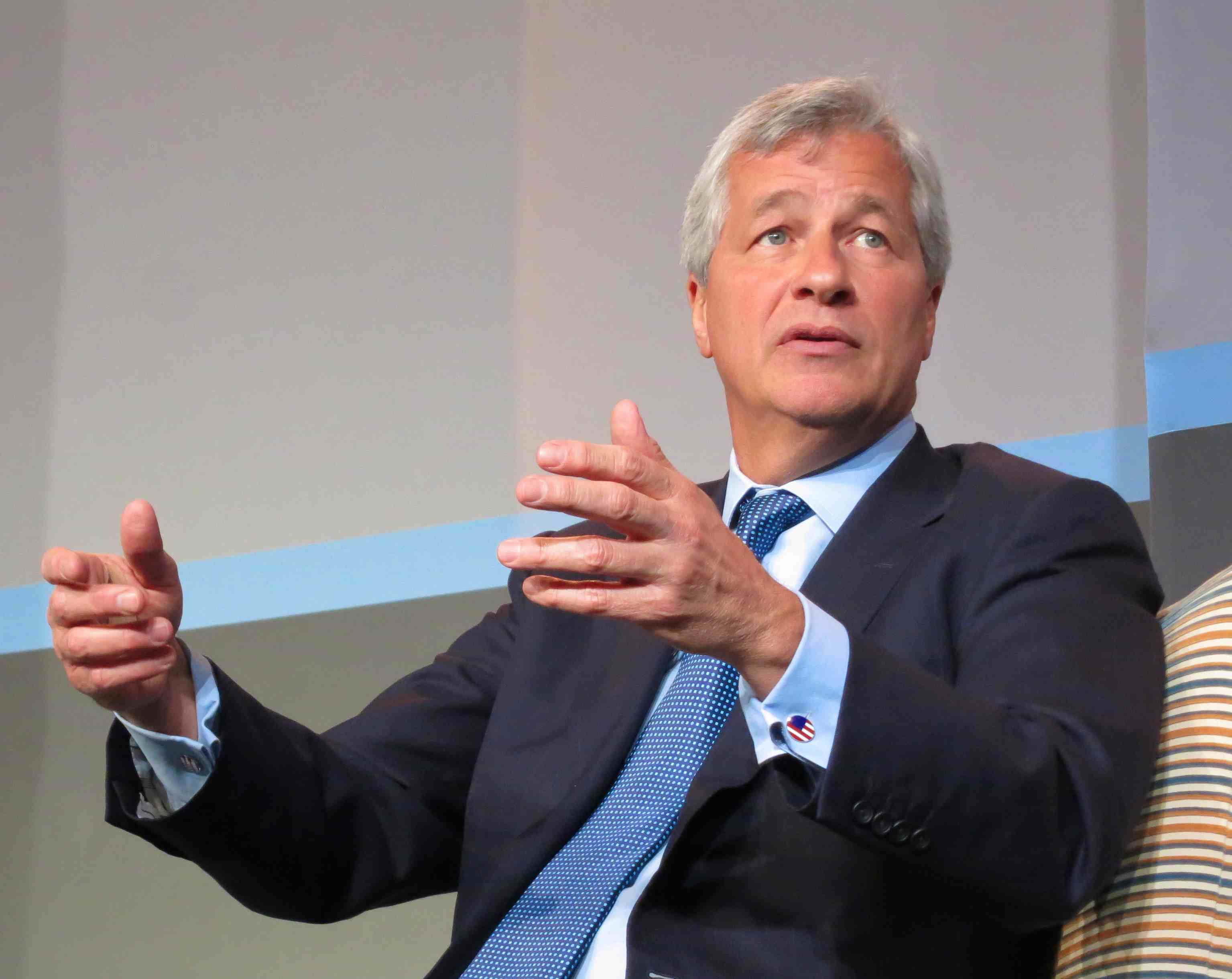 Guerra comercial e tarifas ameaçam estabilidade dos EUA, alerta CEO do JPMorgan