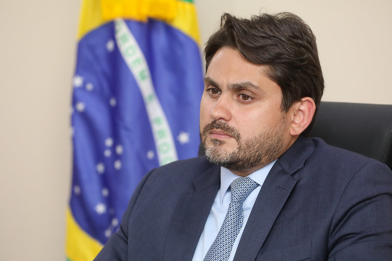 Após denúncia da PGR, ministro Juscelino Filho pede demissão do cargo