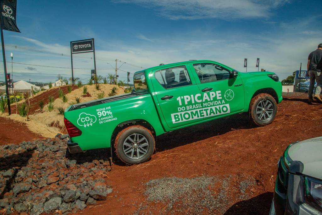 Toyota revela na Agrishow um protótipo da picape Hilux movida a biometano