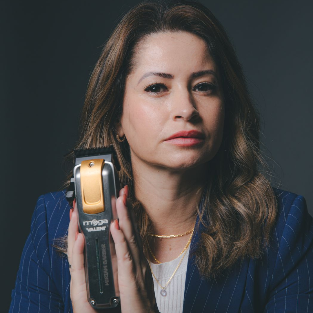 Ela comanda a navalha: a mulher que conquistou o mercado masculino de barbearias em Alphaville – Barueri
