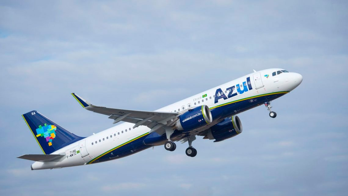 Azul (AZUL4) desaponta mercado com mais custos e ação despenca 16% após balanço do 1T