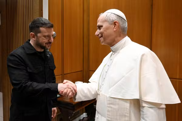 Zelensky agradece ao papa Leão XIV por apelo de ‘paz justa e duradoura’