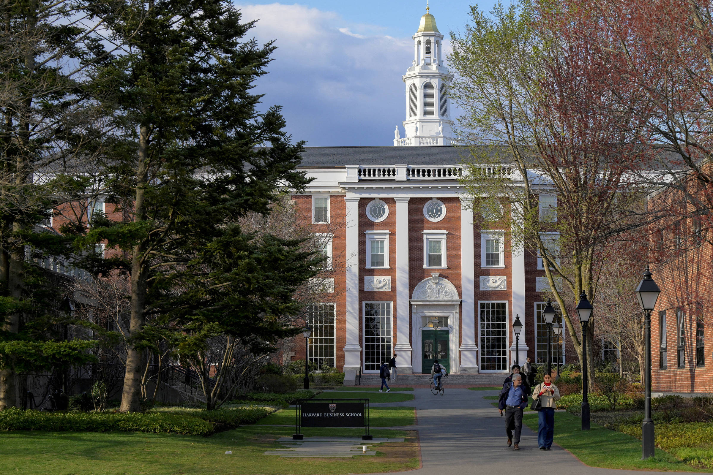 Trump x Harvard: presidente dos EUA diz que vai tirar status de isenção fiscal da universidade